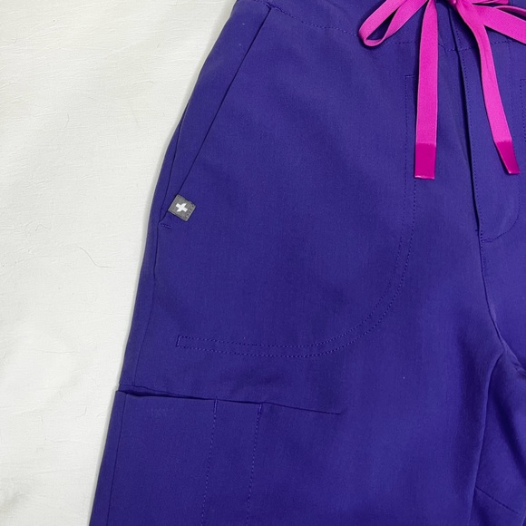 FIGS | XXS Tall High Waisted Sumaiya Skinny Scrub Pants - Picture 4 of 9